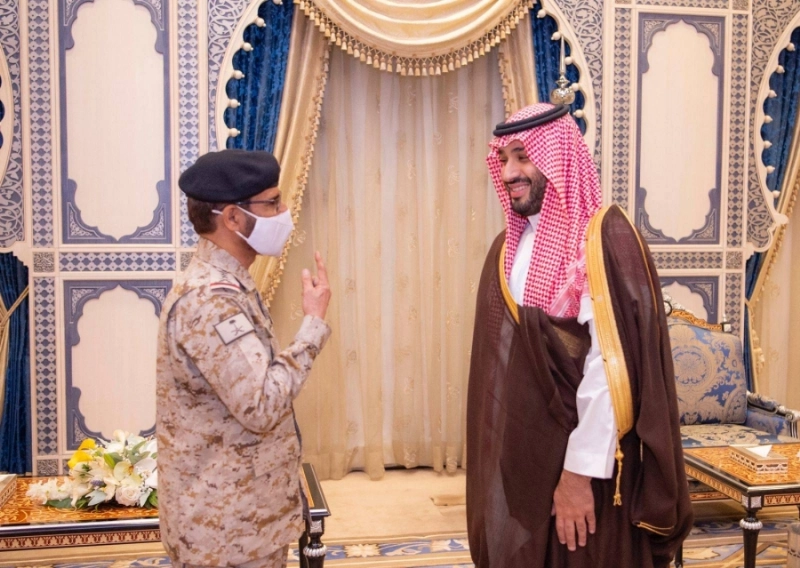 الأمير محمد بن سلمان خلال تقليده الأزيمع الرتبة (واس)
