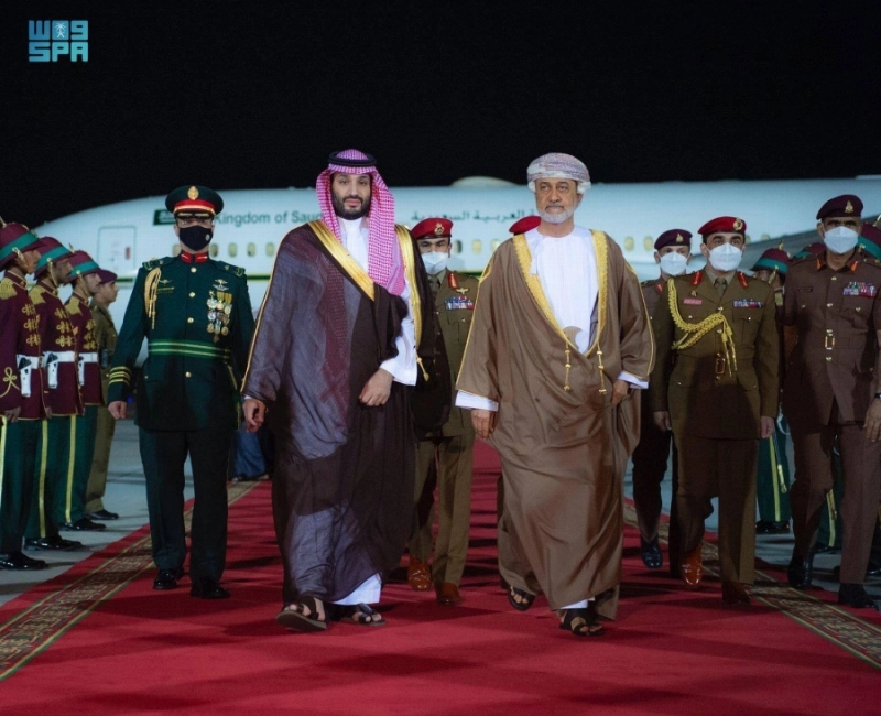 السلطان هيثم بن تيمور خلال استقباله الأمير محمد بن سلمان (واس)