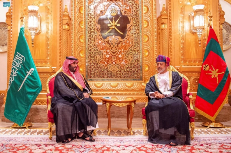 الأمير محمد بن سلمان خلال جلسة المباحثات مع سلطان عمان (واس)