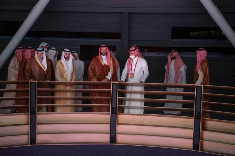 الأمير محمد بن سلمان خلال زيارته المعر ض (واس)