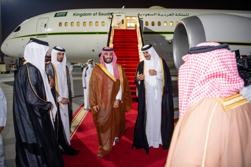 الأمير محمد بن سلمان لدى وصوله الدوحة أمس (واس)