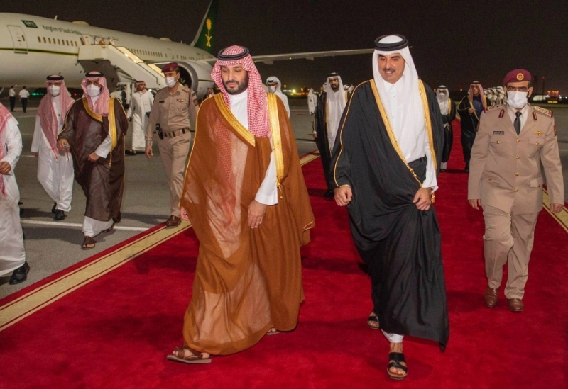 الأمير محمد بن سلمان لدى وصوله الدوحة أمس (واس)
