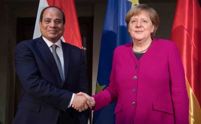 السيسي في لقاء سابق مع ميركل (د ب أ)