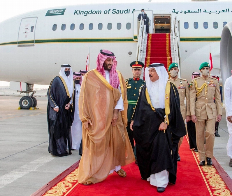 الملك حمد آل خليفة في مقدمة مستقبلي الأمير محمد بن سلمان (واس)