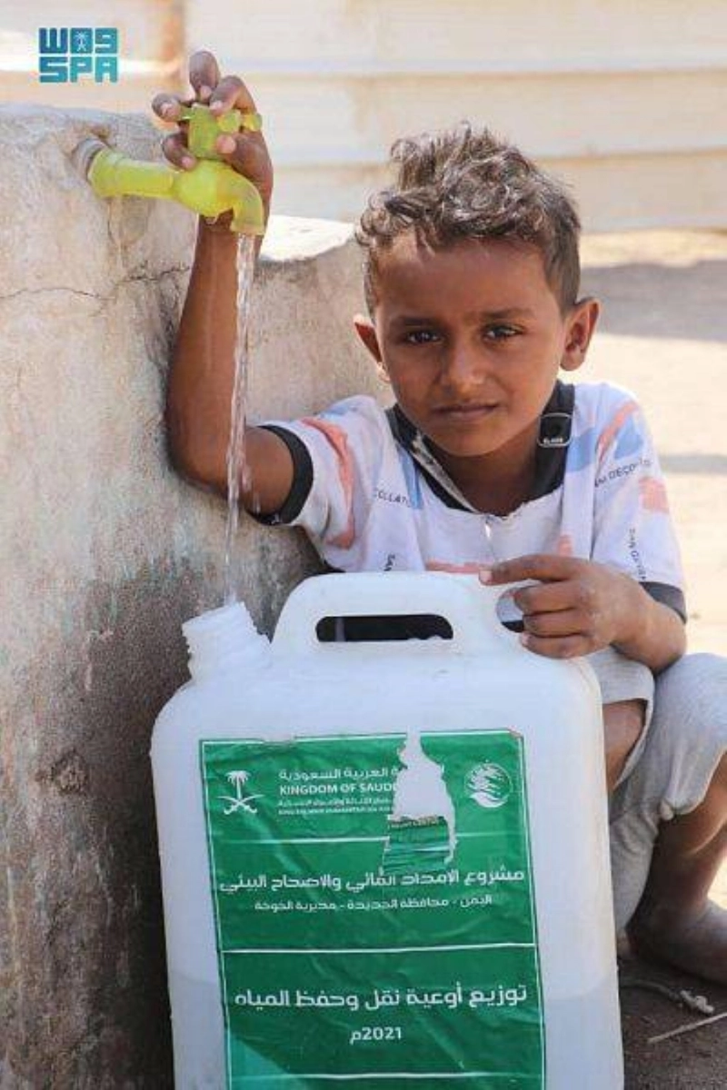 طفل يمني يحصل على الماء (مكة)