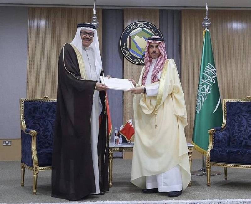 خادم الحرمين الشريفين يتلقى رسالة خطية من ملك مملكة البحرين (واس)