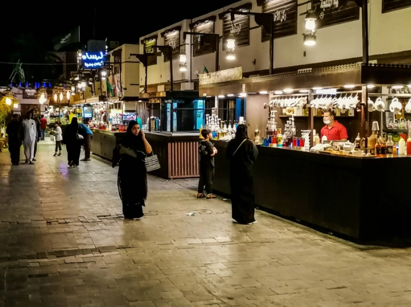 من الفعاليات المصاحبة لمهرجان شتاء ينبع، والتي جذبت معها الزوار ضمن تجارب سياحية وباقات خاصة تشمل الوجهات والأنشطة، بما يناسب كل أفراد الأسرة ومختلف فئات المجتمع من مواطنين ومقيمين.