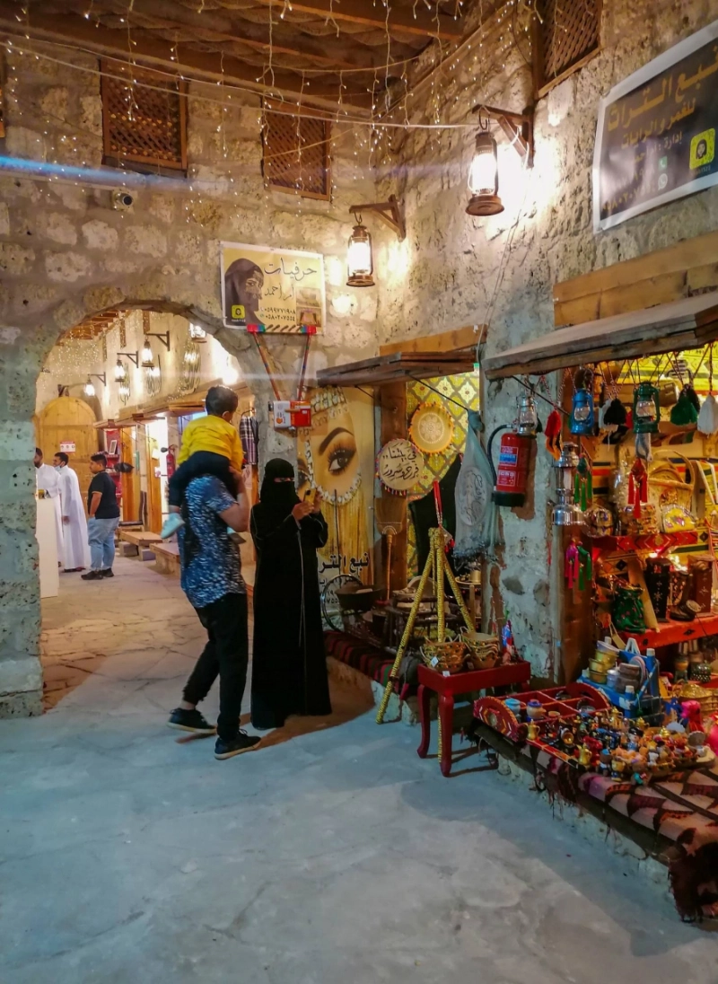 من الفعاليات المصاحبة لمهرجان شتاء ينبع، والتي جذبت معها الزوار ضمن تجارب سياحية وباقات خاصة تشمل الوجهات والأنشطة، بما يناسب كل أفراد الأسرة ومختلف فئات المجتمع من مواطنين ومقيمين.