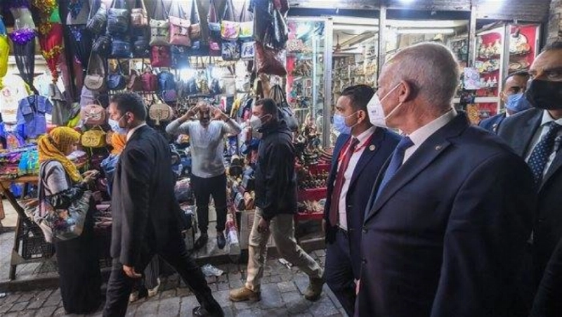 قيس سعيد يتجول في شوارع تونس (مكة)