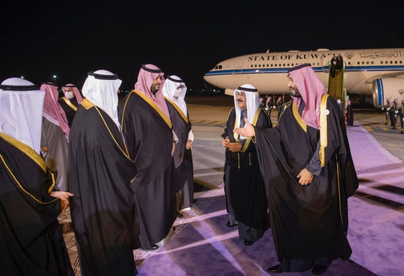 الأمير محمد بن سلمان مستقبلا الشيخ مشعل الصباح