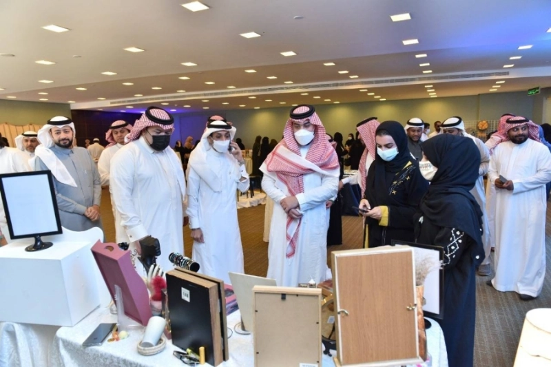"غرفة مكة" تخرج 15 متدربة من الدورة السابعة لفنون "الديكوباج"