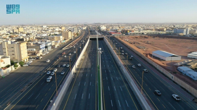 طريق بأربعة مسارات