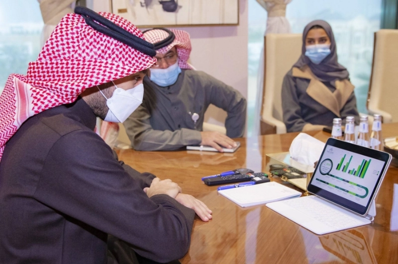 عبدالعزيز بن تركي لحظة التدشين (مكة)