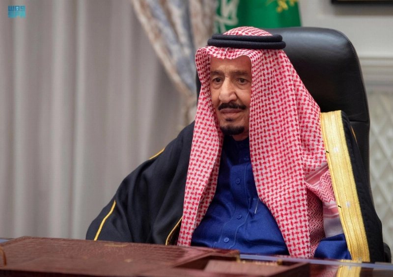 الملك سلمان خلال إلقاء الخطاب الملكي أمام الشورى أمس (واس)