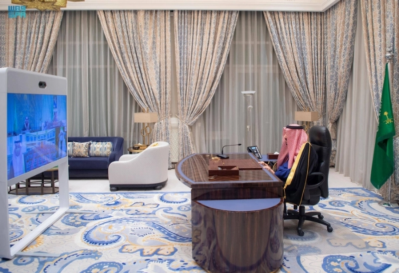 الملك سلمان خلال إلقاء الخطاب الملكي أمام الشورى أمس (واس)
