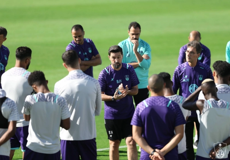 الأهلي بعد الهزيمة من الشباب
