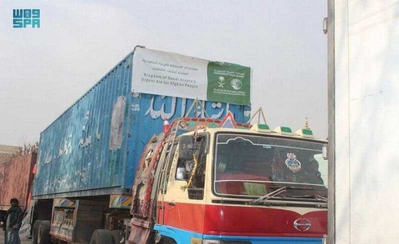 احدى الشاحنات المتجهة إلى افغانستان
