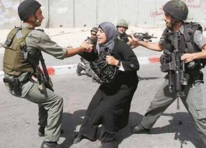 جنود الاحتلال يعتدون على فلسطينية (مكة)