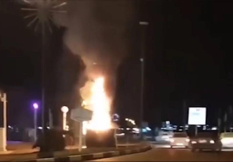 النيران تلتهم مجسم سليماني (مكة)