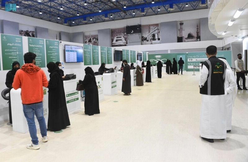 جانب من استقبال مراكز اللقاحات للمراجعين (مكة)