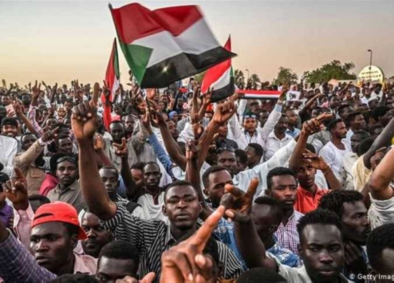 متظاهرون سودانيون في الخرطوم (مكة)