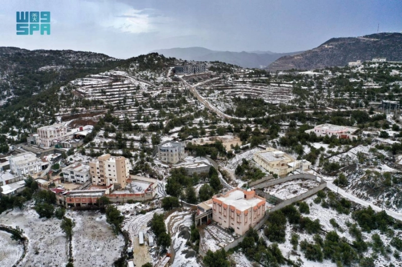 الثلوج تغطي جبال الباحة (مكة)