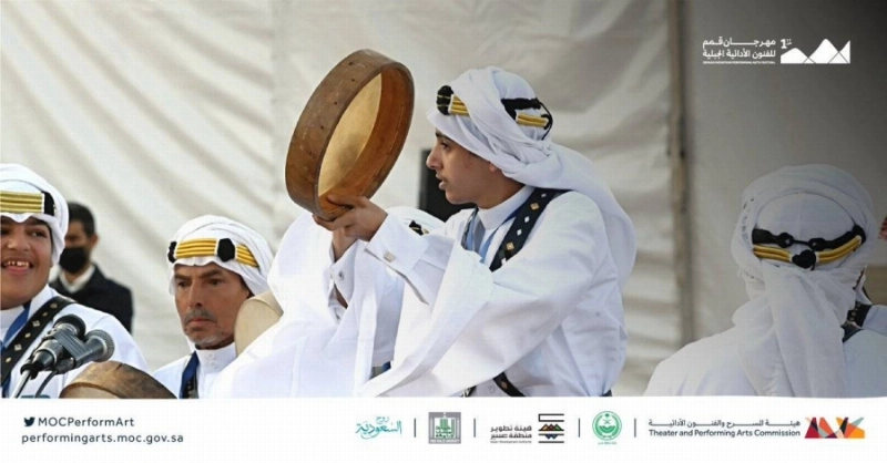 جانب من الفنون الأدائية خلال المهرجان (مكة)