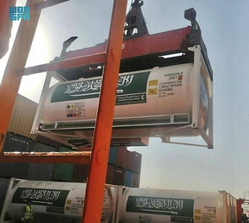 انزال شحنة الاكسجين السعودية في تونس (واس)
