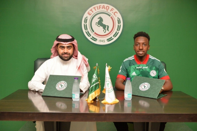 عبدالرحمن عبدالقادر عقب التوقيع
