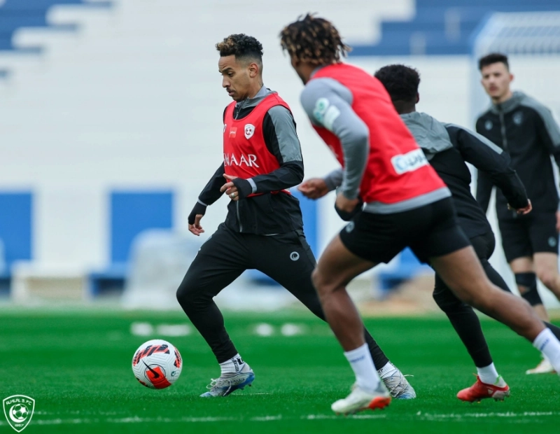 جانب من حصة الهلال التدريبية أمس