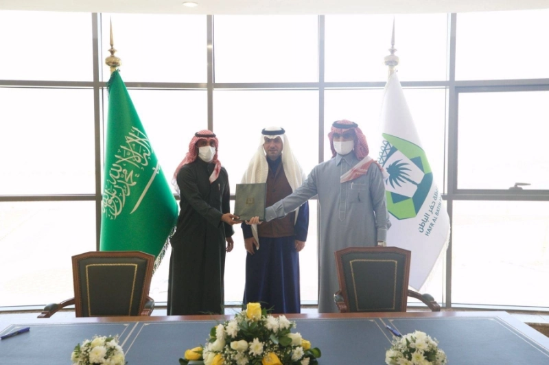 الحقيل يتفّقد مشاريع أمانة حفر الباطن ويشهد توقيع عدد من الاتفاقيات التنموية