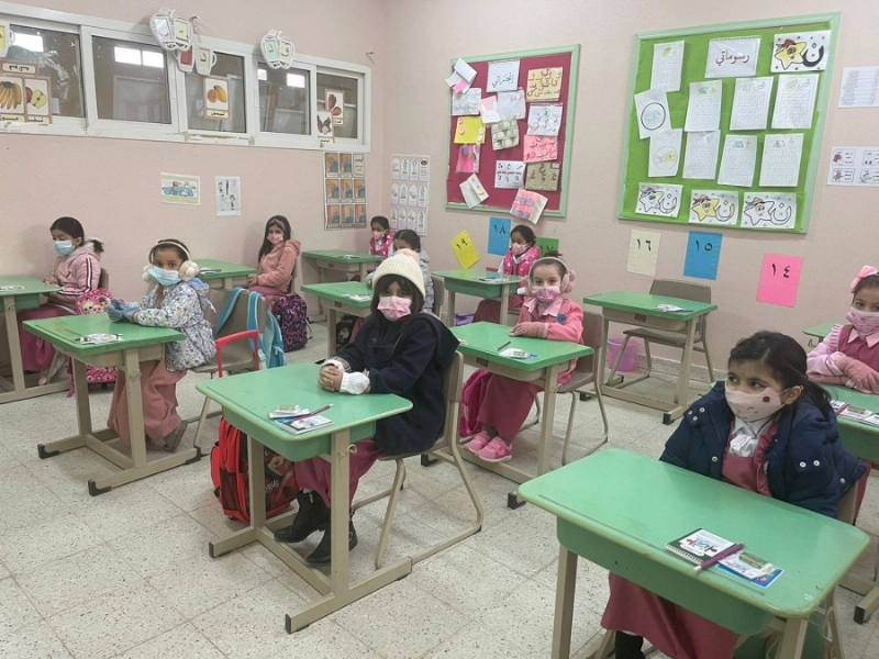 طالبات داخل الفصل الدراسي أمس (مكة)