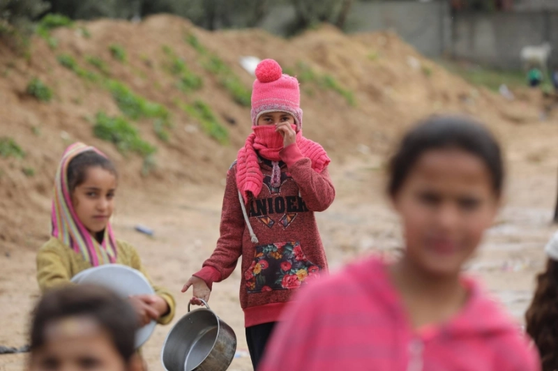 أطفال في غزة يواجهون مصير مجهول (د ب ا)