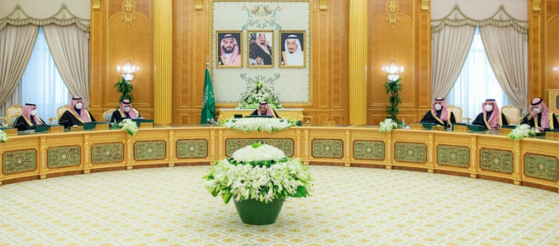خادم الحرمين خلال ترؤسه جلسة مجلس الوزراء أمس (واس)