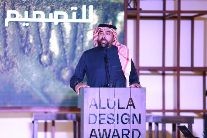 عمرو المدني خلال ألقاء كلمته بمناسبة جائزة العلا للتصميم