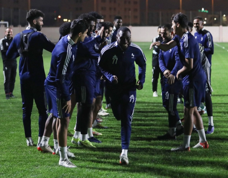 لاعبو الاتفاق يستقبلون يوسف نياكايتي