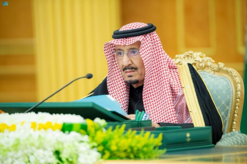الملك سلمان مترئسا جلسة مجلس الوزراء أمس (واس)