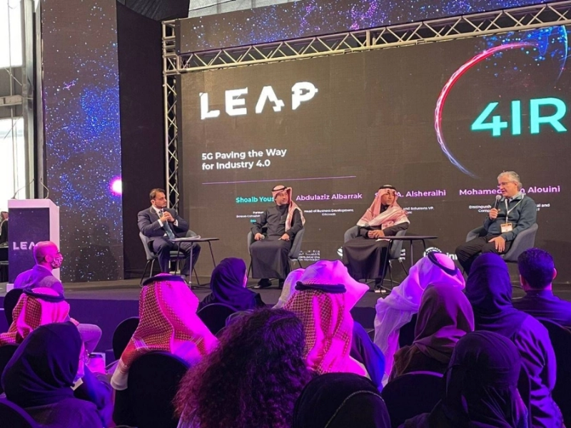 البروفيسور محمد سليم العلويني الأستاذ المتميز في الهندسة الكهربائية والحاسوبية في كاوست، في حلقة نقاش بعنوان "5G: تمهيد الطريق للصناعة"