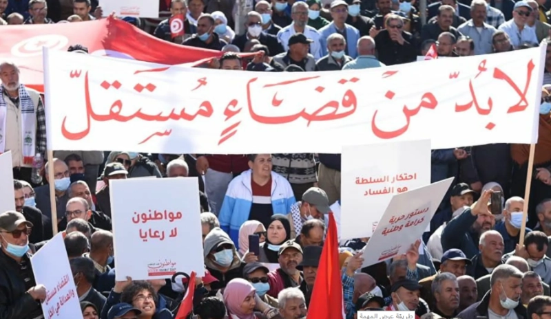 تونسيون يحتجون ضد انحياز القضاء (مكة)