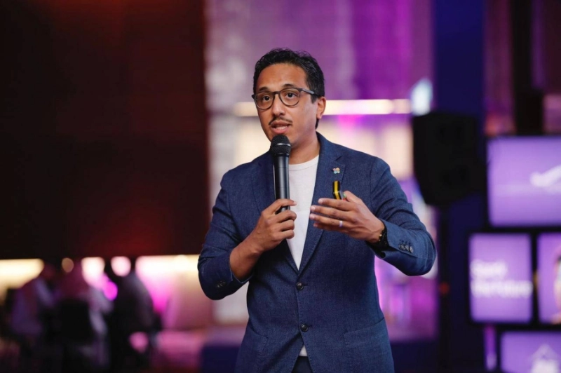طالب يشرح أحد الحلول المبتكرة