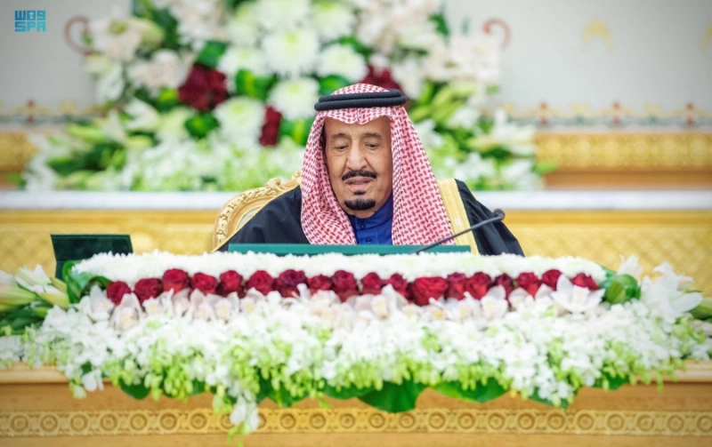 الملك سلمان لدى ترؤسه جلسة مجلس الوزراء أمس (واس)