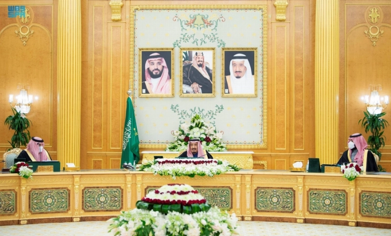 الملك سلمان لدى ترؤسه جلسة مجلس الوزراء أمس (واس)