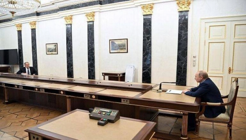 مشهد بوتين الذي أثار الرعب الأوروبي (مكة)