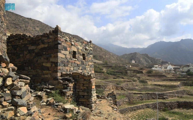 بيت قديم على ربوة عالية