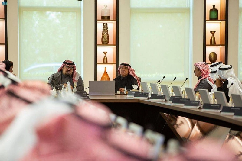 القصبي متحدثا في اللقاء (مكة)