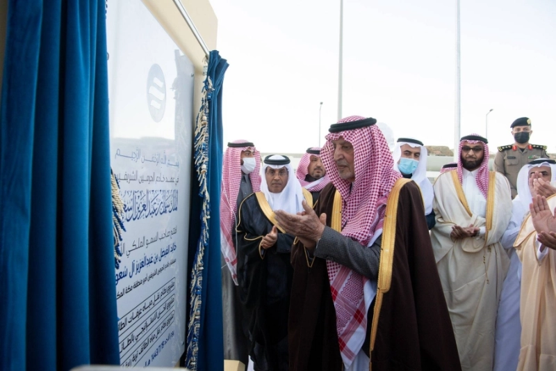خالد الفيصل يدشن مشاريع الخزن الاستراتيجي للمياه بالطائف (مكة)