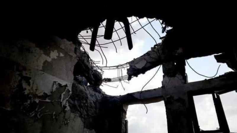 جانب من مدرسة خالد بن الوليد التي تم استهدافها بصاروخ حوثي (مكة)