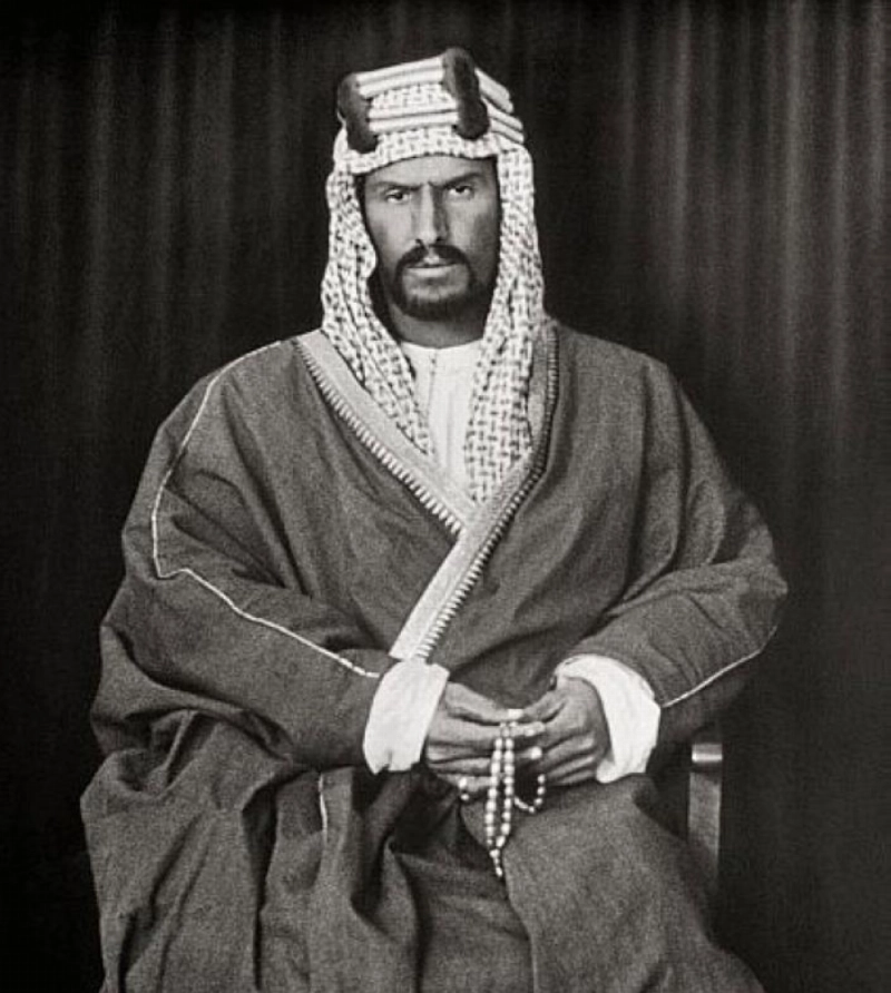 الملك عبدالعزيز آل سعود - رحمه الله.