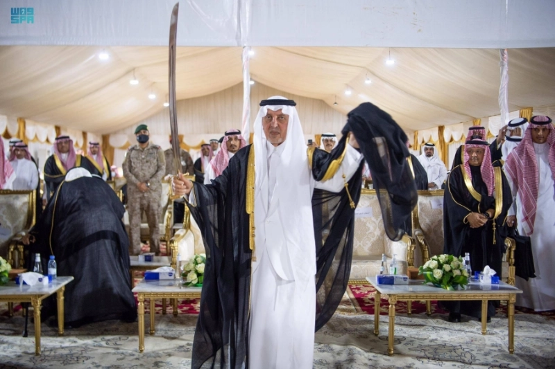 خالد الفيصل مشاركا في العرضة (مكة)