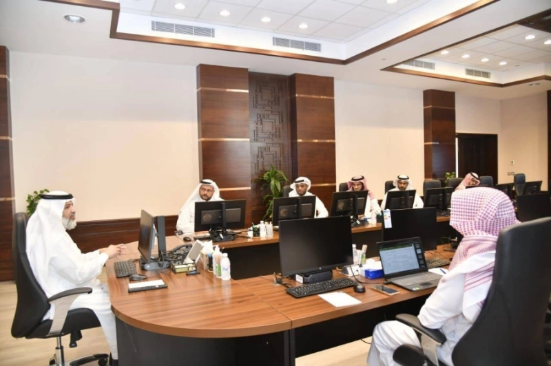 اللجنة العليا لمشروع تعزيز كفاءة البحوث العلمية باللغة العربية بجامعة أم القرى تناقش تقرير المرحلة الخامسة